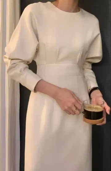 CLEA 백 슬릿 미디 원피스