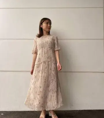 베이지 플리츠 반팔 롱 원피스 SNIDEL 스나이델