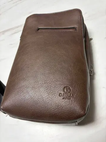 D.KELLY 브라운 가죽 클러치백