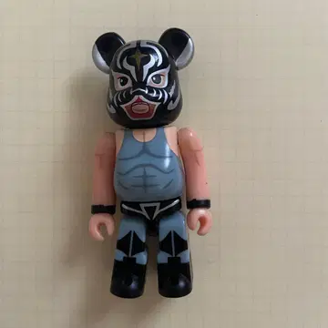 베어브릭 100% 블랙 타이거