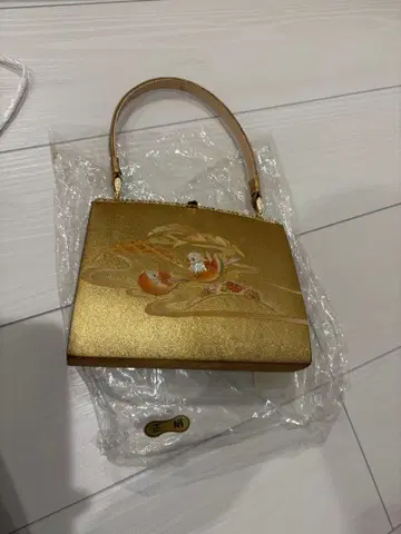 골드 꽃무늬 자수 핸드백