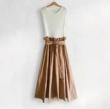 [ 정가 2.3만 ] 에미 아틀리에 도킹 원피스 슬리브리스 리브 니트