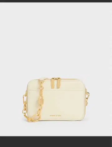 아이보리 숄더백 골드 금장 장식