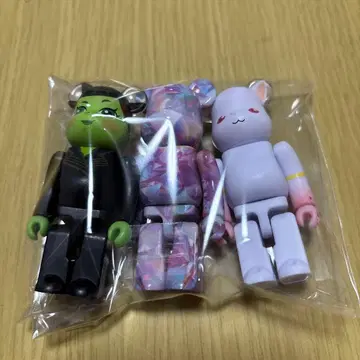 베어브릭 피규어 세트 5개와 카드 series51