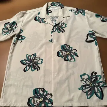 베이크루즈 INHERIT 플라워 프린트 반팔 셔츠