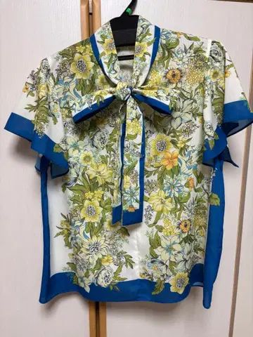 GRACE CONTINENTAL 빈티지 플라워 탑