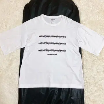 SHAREEF 바브드와이어 유자철선 자수 T셔츠