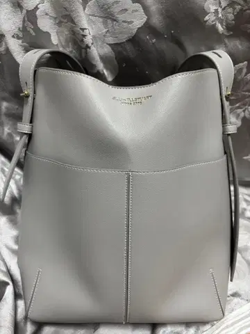 질 바이 질 스튜어트 벨트 토트 숄더백 그레이