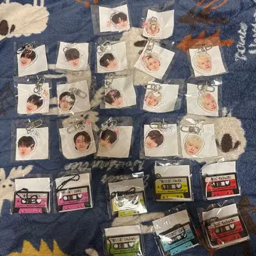 treasure 희로애락 + 키스하는 얼굴 + 카세트 키링