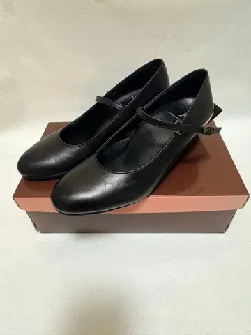 [ 택 포함 미사용 새상품 ] 와코루/서세스워크 5cm 힐 225-E