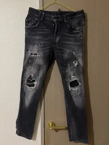 DSQUARED2 데미지 가공 슬림 핏 데님 팬츠