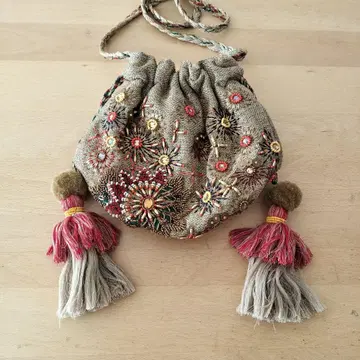 ZARA 비즈 자수 태슬 비쥬 부착 복조리 백 에스닉
