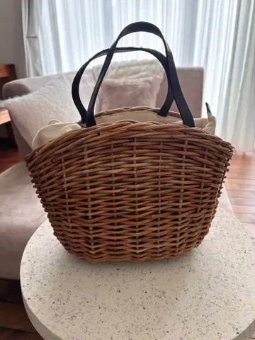 ikot 라탄 바스켓 백 블랙 핸들