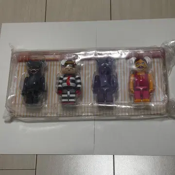 맥도날드 고질라 베어브릭