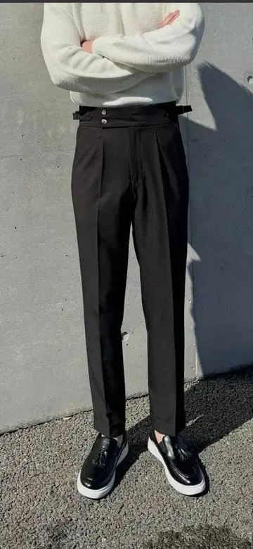 새상품 와이드 레인지 벨트리스 슬랙스 블랙