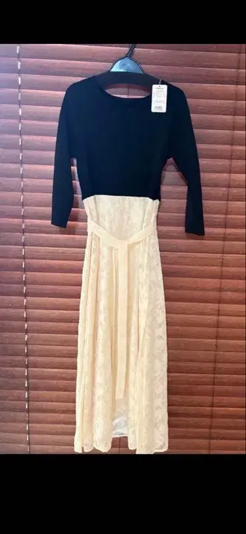 미사용 새상품 스트로베리 필드 도킹 원피스