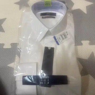 화이트 긴팔 셔츠