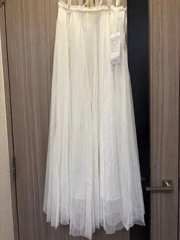 화이트 플레어 스커트 레이스