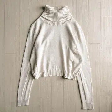 FOXEY NEW YORK 터틀넥 니트 38 화이트 크롭 기장