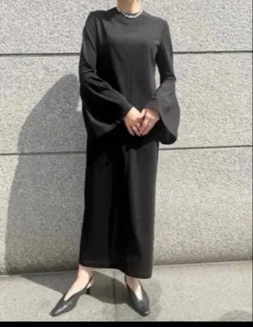 (새상품급) 마메쿠로구치 볼륨 슬리브 블랙 원피스 사이즈 1 맥시 길이