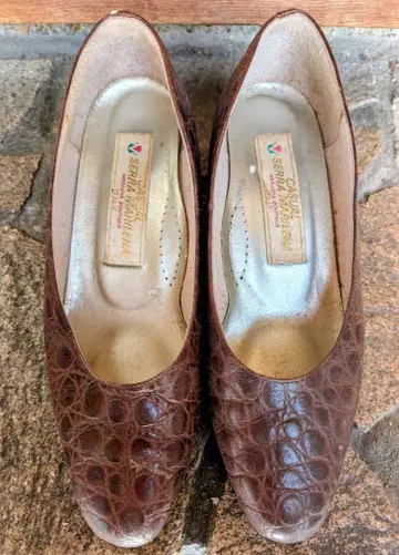 Serra Marilena 이탈리아제 악어 패턴 브라운 가죽 펌프스 36