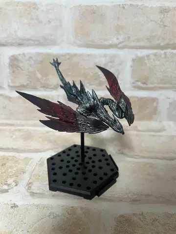 몬헌 스탠다드 모델 기이한 홍조의 발파루크 피규어