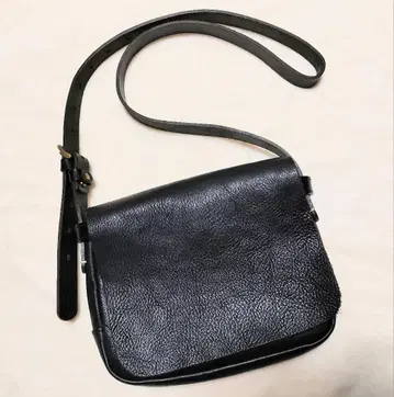 SLOW BEAMS 가죽 숄더백 블랙