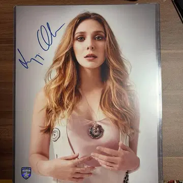 엘리자베스 올슨 친필 사인 완다 스칼렛 위치 마블