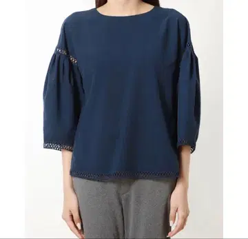 [ WEB 한정판 ] 49AV. 준코 시마다 시스루 디테일 블라우스