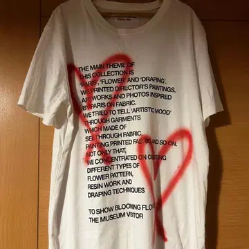 THE MUSEUM VISITOR HEART SPRAYED 티셔츠 빨간색