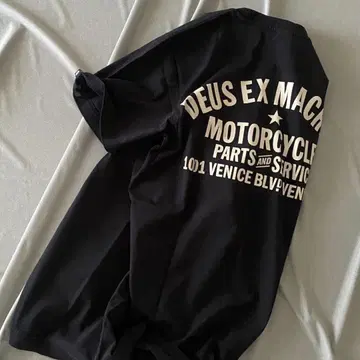 1 새상품 DEUS EX MACHINA 데우스 엑스 마키나 T셔츠