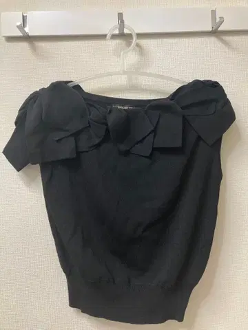 STRABERRY FIELDS 블랙 리본 포함 반팔 상의