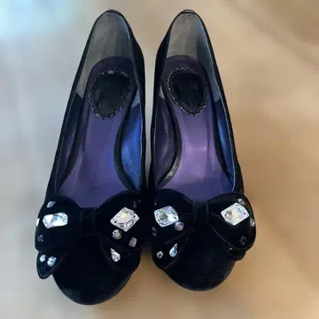 ANNA SUI 블랙 벨벳 펌프스