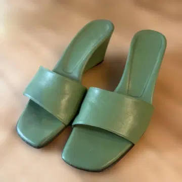 BALLY 그린 컬러 뮬