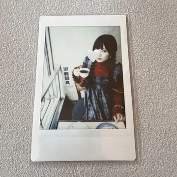 신기루 아므 틸과 레트로 폴라로이드