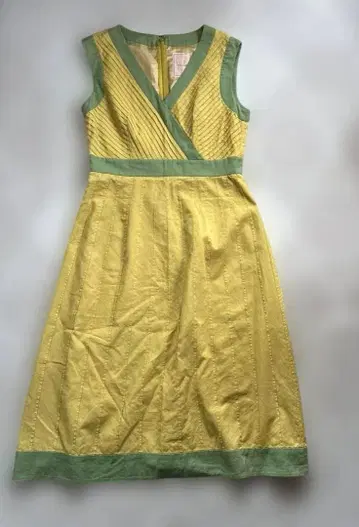 Sybilla 시빌라 슬리브리스 원피스 L 겨자색 핀턱