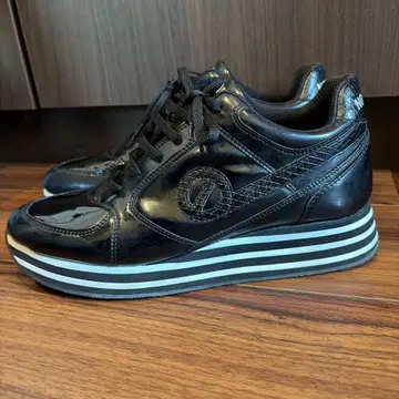 NO NAME 블랙 스니커즈