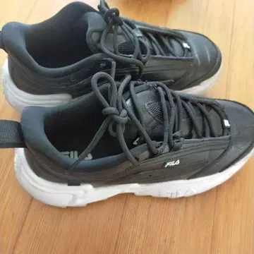 FILA 블랙 스니커즈 화이트 밑창