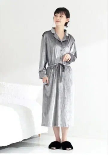 Francfranc 꽃무늬 벨벳 로브 그레이