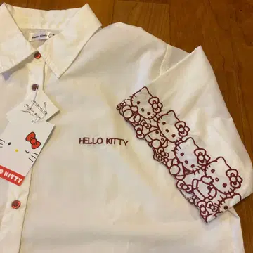 [미사용 새상품] 헬로키티 자수 셔츠 M 산리오 아베일