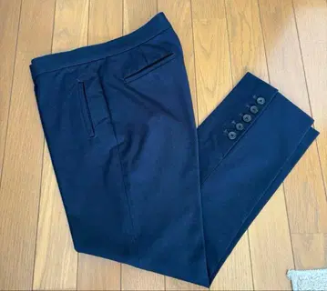 JOSEPH 개버딘 소재 팬츠 네이비 36 크롭 기장 밑단에 버튼