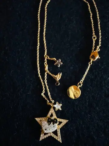 스와로브스키 헬로키티 한정판 별 모양 목걸이