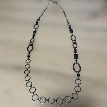 INDIVI 블랙 서클 디자인 목걸이