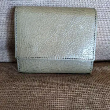 그린 계열 가죽 3단 폴더형 지갑