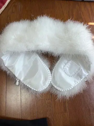 Feather Shawl 화이트 페더숄