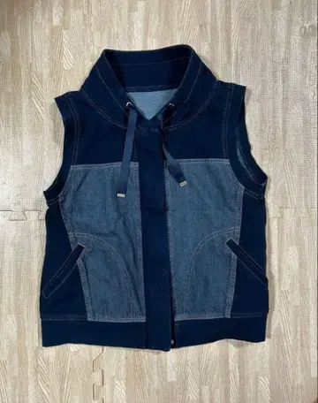 후드 부착 집업 베스트