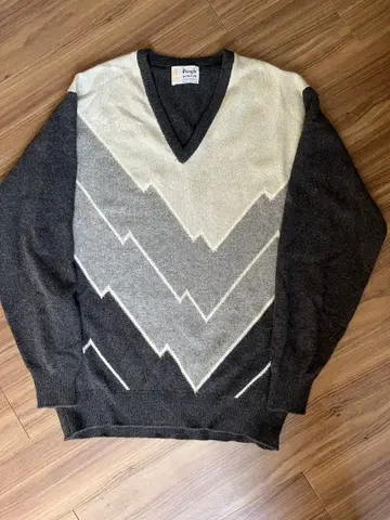 Pringle V넥 니트 인터 자카드 그레이 계열