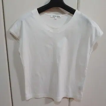 화이트 슬리브리스 T셔츠 HANAE MORI