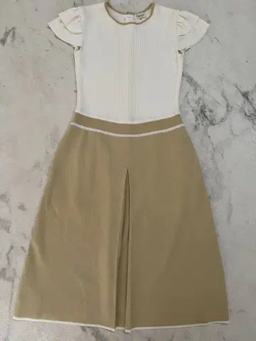 FELICE TOWAKO 슬리브리스 무릎 기장 원피스