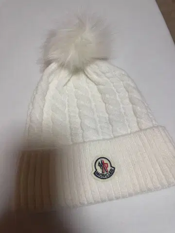 MONCLER 화이트 니트 모자